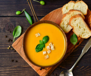 pumpkin soup and bread with basil and crispy crackers, vegan rec