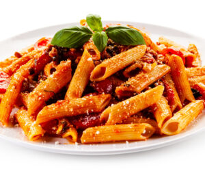 Penne with meat, tomato sauce and vegetables